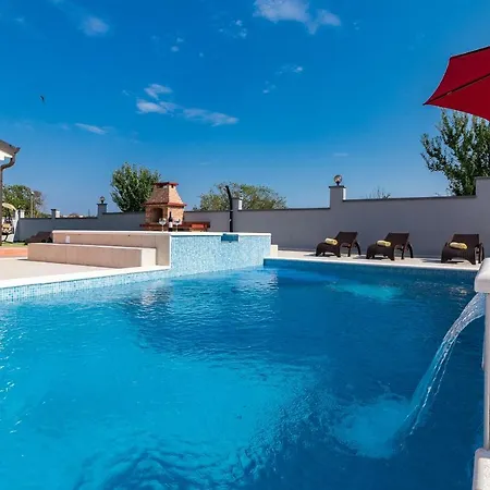 Erica Villa Pula