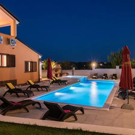 Erica Villa Pula